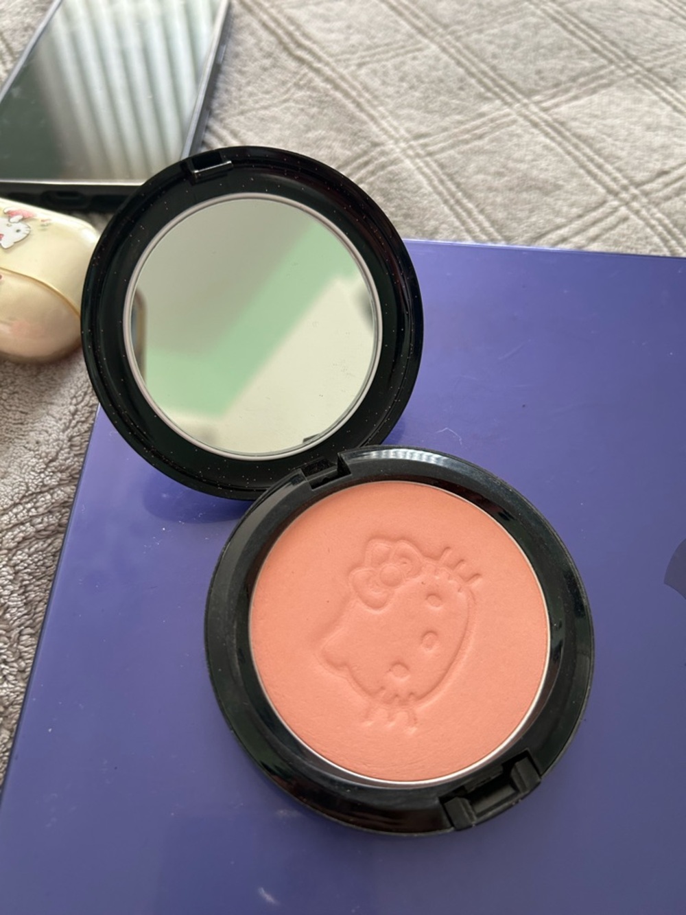 MAC x Hello Kitty Black Compact with Pink Accents - Picture 5 of 7